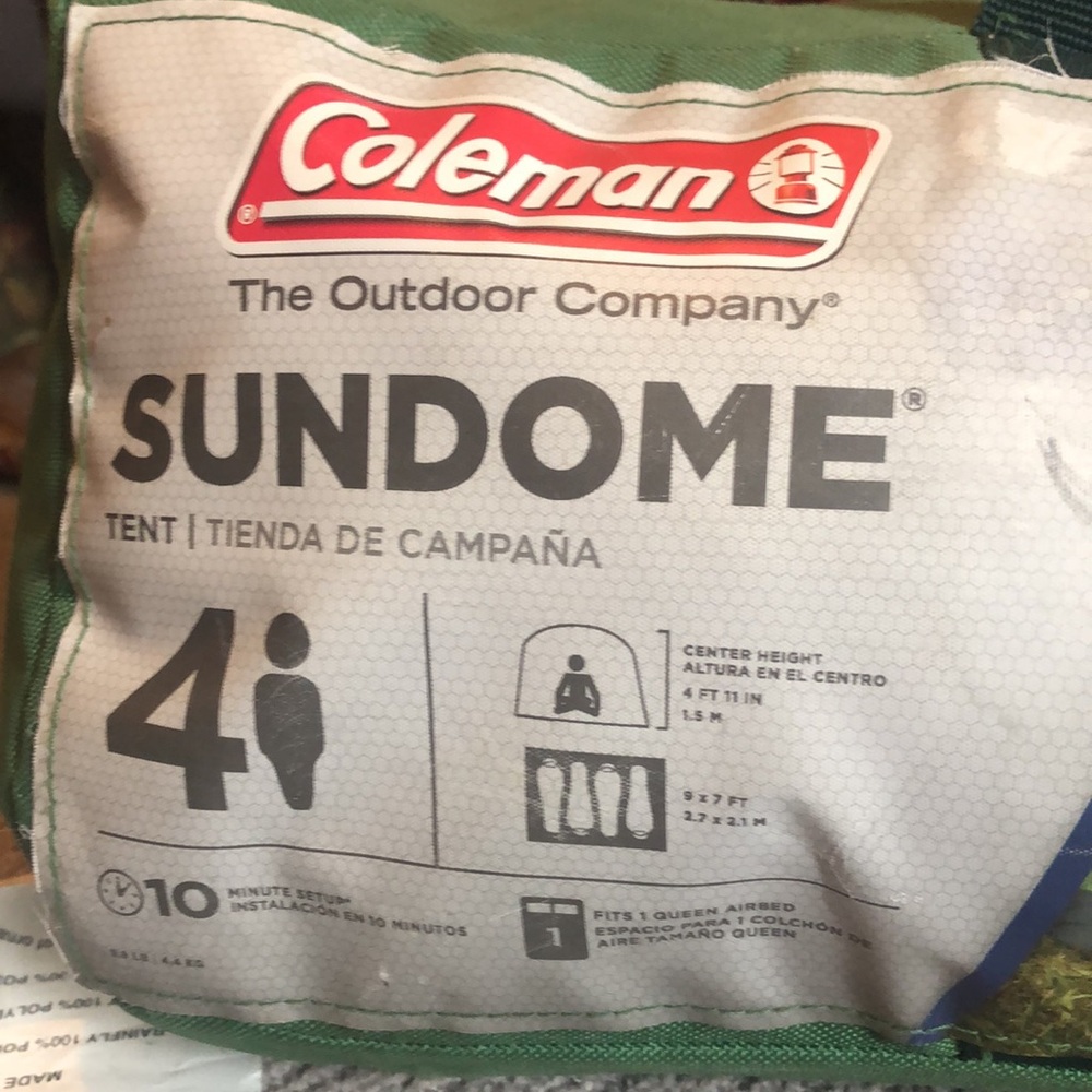 Sundome by Coleman 4 person camping tent lightweight Water resistant - Picture 2 of 10